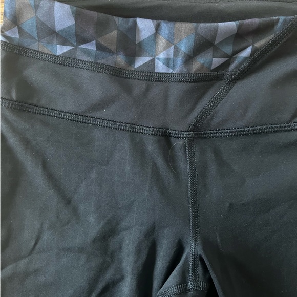 Lululemon legging size 2 - Picture 3 of 4